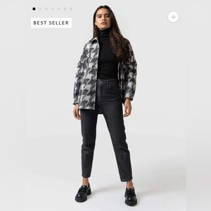 Saint + Sophia Mom Jean Black with Side Buttons